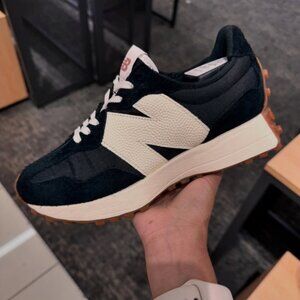 New Balance Women's 327 Shoes